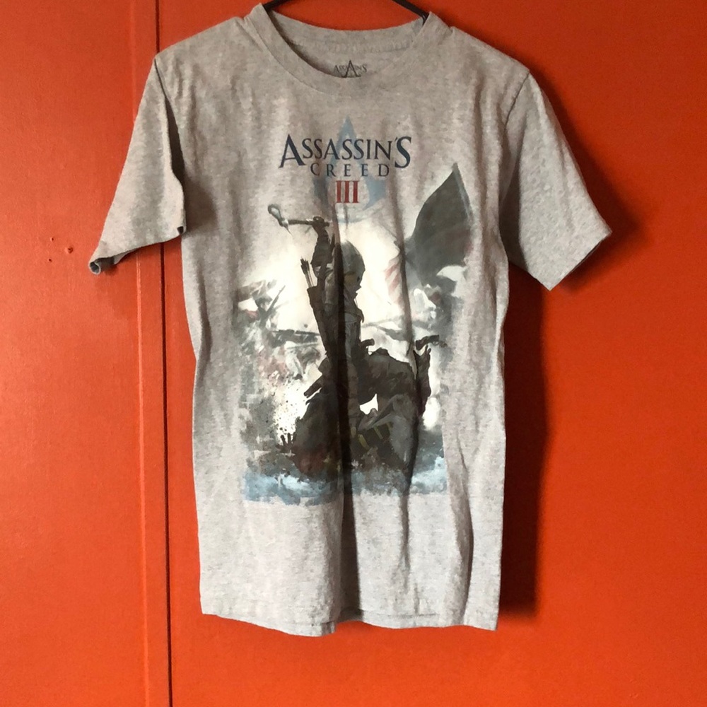 Men’s small assassin’s creed threeT shirt